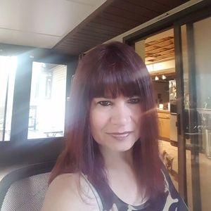 Meet your Posher, Adeana